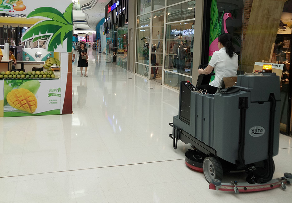 江西大型清潔設(shè)備多功能洗地機(jī)和電動(dòng)<a href=http://www.gorin.com.cn target=_blank class=infotextkey>掃地車生產(chǎn)廠</a>