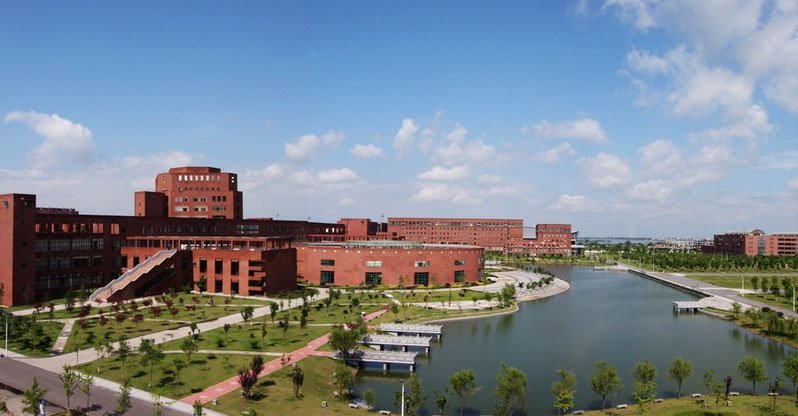 江西師范大學(xué)旭潔洗地機(jī)客戶案例-<a href=http://www.gorin.com.cn target=_blank class=infotextkey>洗地機(jī)生產(chǎn)廠</a>家